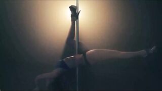 SEXY GIRL POLE DANCE