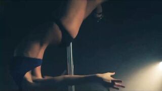 SEXY GIRL POLE DANCE