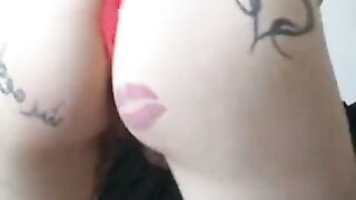 webcam whore showing her fuck holes