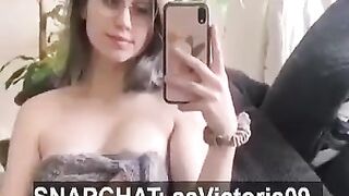 LEAKED NUDES AND MASTURBATION ON SNAPCHAT OF AMATEUR TIKTOK GIRL WITH GLASSES