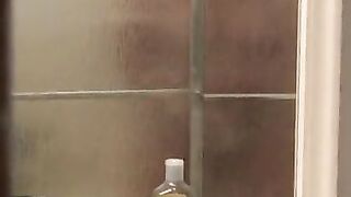 Caught my girlfriend’s orgasm with the shower head