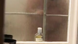 Caught my girlfriend’s orgasm with the shower head