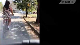 DANDO UMA VOLTA DE BICICLETA PARQUE IBIRAPUERA COM SHORT TODO SOCADO