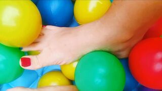 Ball Pool Feet Play