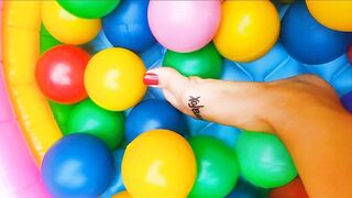 Ball Pool Feet Play