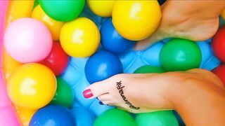 Ball Pool Feet Play