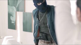 Cielitobebe es raptada, sometida y castigada por un terrorista alemán (Trailer 1)