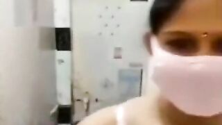 Hot bhabi show boobs to her boyfriend