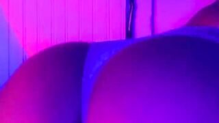 Fat Ass twerking and self spanking