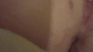 18 year old slut makes her pussy cum