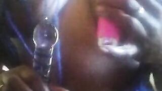 Masked ebony plays with her pussy and make her self cum