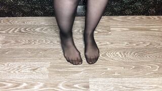 SEXY STUDENT IN PANTYHOSE AFTER SCHOOL SHOW SWEATY FOOT FOR YOU