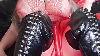 OMG so fat tis Cup K see susi in black boots rubbing pussy