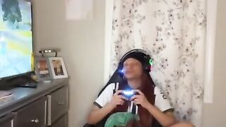 Exotic lesbian gives head to Stud gamer for more “Onlyfans” leleee93