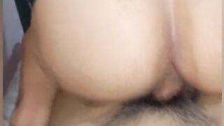 La dejo llenita de leche por dentro anal casero bien rico