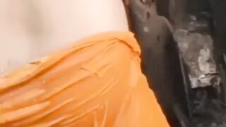 Indian Desi Village bhabhi ko nahate huwe video banane