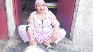 Pakistani House Wife atta gundhty hue Sex