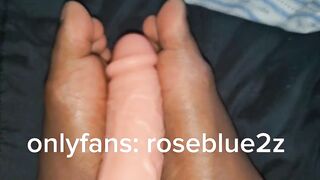 Roseblue2z rubs dildo feet