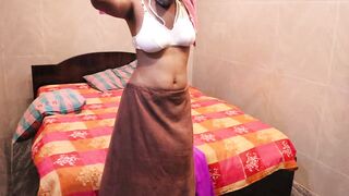 INDIAN TAMIL BEST SEXY GIRL WEAR THA SAREE