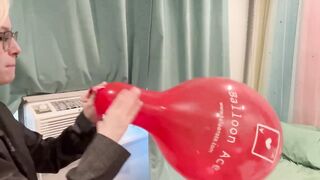 Blowing up a 14’’ Belbal Balloon until it POPS!