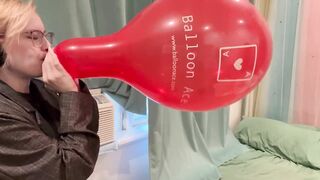 Blowing up a 14’’ Belbal Balloon until it POPS!