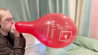 Blowing up a 14’’ Belbal Balloon until it POPS!