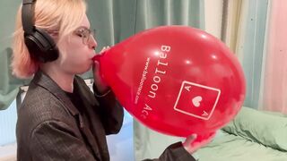 Blowing up a 14’’ Belbal Balloon until it POPS!