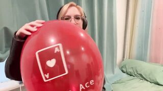 Blowing up a 14’’ Belbal Balloon until it POPS!