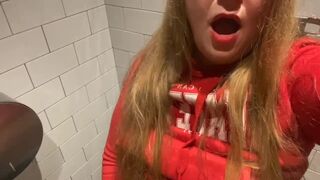 I FILM MYSELF WHILE I MASTURBATING IN PUBLIC TOILET