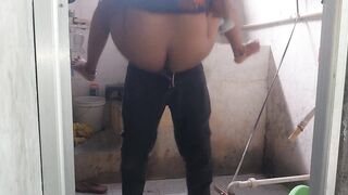 Pooja Bhabhi Coming Bathroom Hard Blowjob Fucking