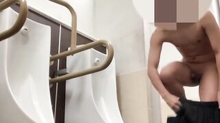 Naked and exposed crab-legged masturbation in a public toilet outside♡